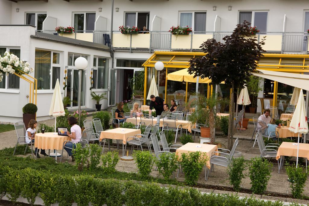 Hotel & Restaurant Seehof Подерсдорф ам Зее Екстериор снимка