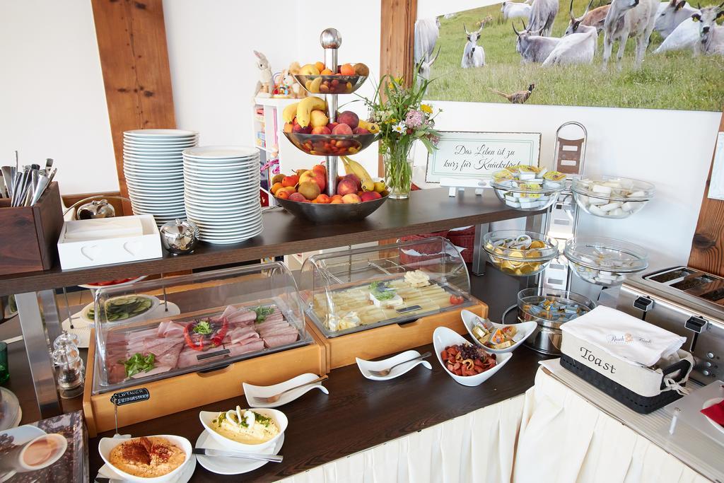 Hotel & Restaurant Seehof Подерсдорф ам Зее Екстериор снимка