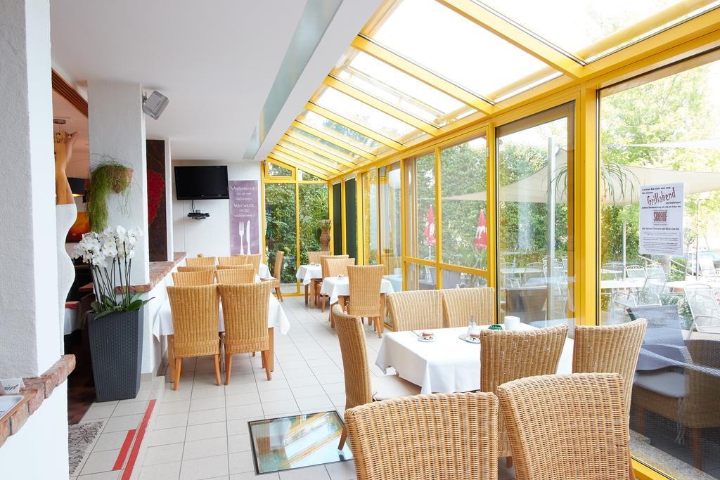 Hotel & Restaurant Seehof Подерсдорф ам Зее Екстериор снимка