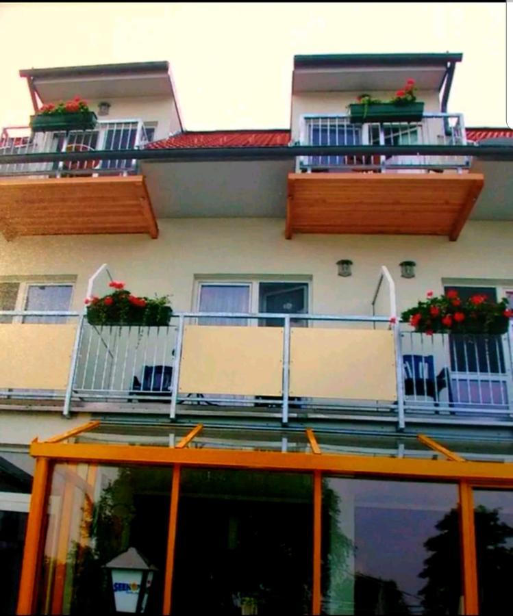 Hotel & Restaurant Seehof Подерсдорф ам Зее Екстериор снимка